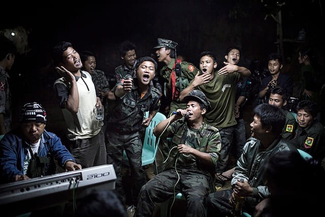 Julius Schrank's photograph of Kachin fighters (courtesy De Volkskrant & World Press Photo)