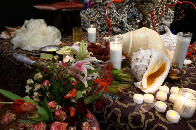 Close-up on Christa Bell's environment