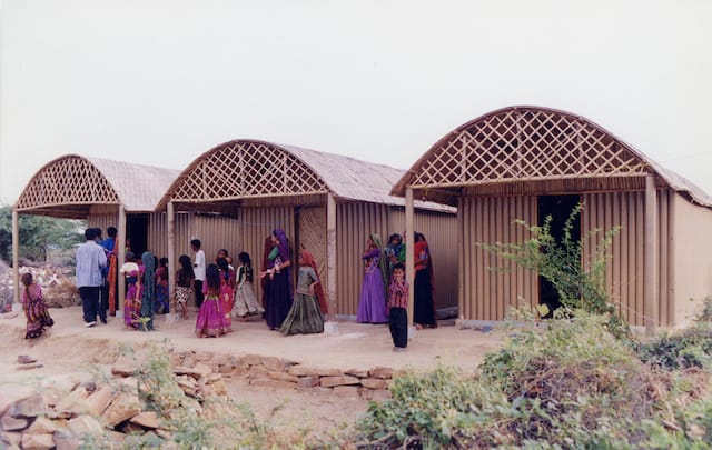 Shigeru-Ban-Paper-Log-House-India-01
