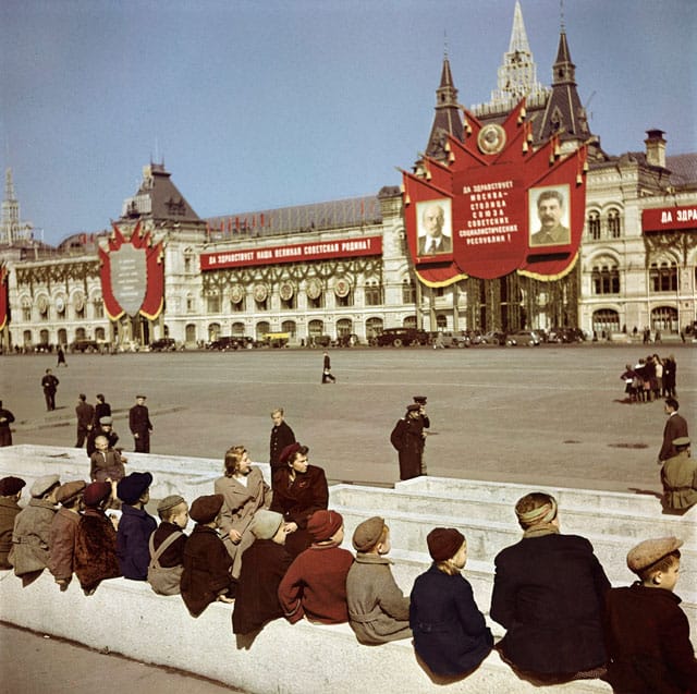 Robert Capa, [Young visitors waiting to see Lenin's Tomb at Red Square, Moscow] (1947) (© Robert Capa / International Center of Photography / Magnum Photos) (click to enlarge)
