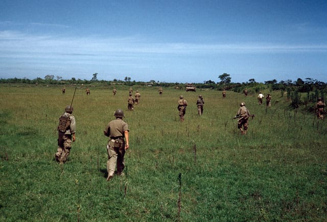 Robert Capa, [On the road from Namdinh to Thaibinh, Indochina, (Vietnam)] (May 1954) (© Robert Capa / International Center of Photography / Magnum Photos)