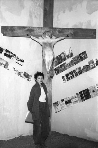 Paulette Nenner in front of "Crucified Coyote" (1981) (photo ©Lisa Kahane)