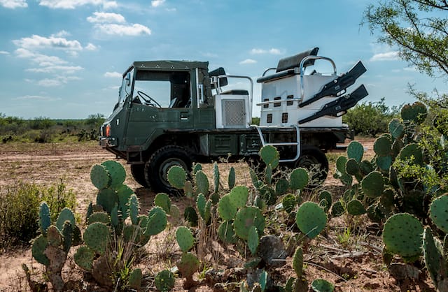 Scott,Carter,1st. Community Bank Lease,1976,Pinzgauer,,Luther Young,Fiberglass dog boxes and plastic gun scabbard 4x4,