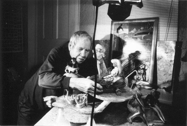 Al_Carbee_setting_up_dolls