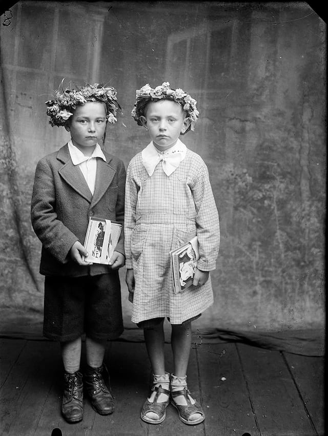 Two children with awards (via Costică Acsinte Archive)