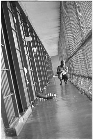 Keith Calhoun, "24 Hour Lockdown, Chess Players" (1980) (via prospectneworleans.org/image courtesy of the artist)