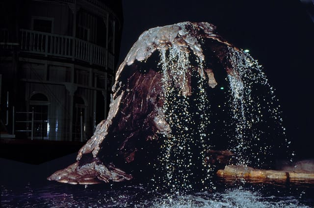Lynda Benglis, "The Wave (The Wave of the World)" (1983–84) bronze fountain as installed during the 1982 World's Fair in New Orleans. (photo courtesy Cheim & Read, New York)