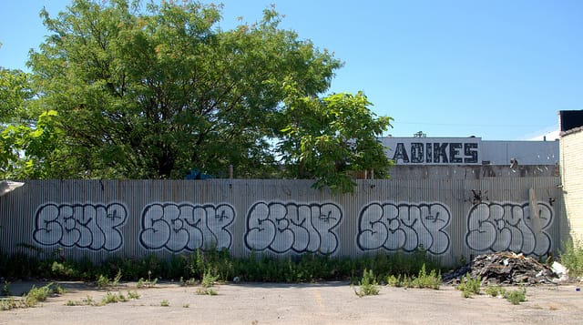 A view of some SEMP throw ups in Queens, NY (via flickr.com/contortyourself)