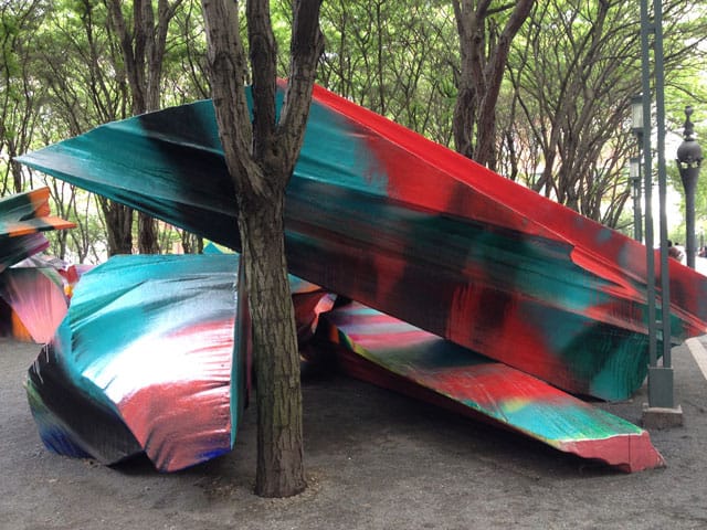 Katharina Grosse, "Just Two of Us" (photo by the author for Hyperallergic)