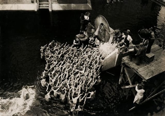 Fritz Lang directing 'Metropolis' (image via photobucket.com)