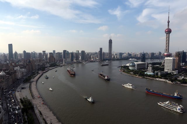 The Ninth Wave sailing along the Huangpu River, Shanghai, 2014 (Photo by Stephanie Lee, courtesy Cai Studio)