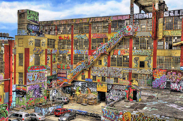 The destruction of 5Pointz (GIF by Hrag Vartanian/Hyperallergic)