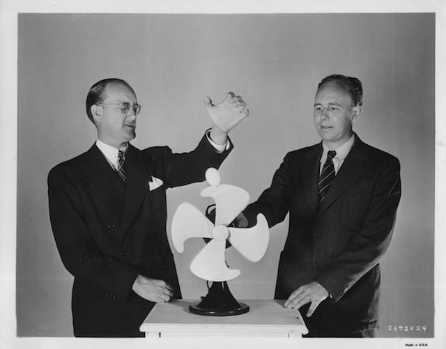 DROPPING AN EGG INTO A FAN!, 1940 (© Harold Edgerton Archive, MIT. Courtesy Michael Hoppen Gallery)