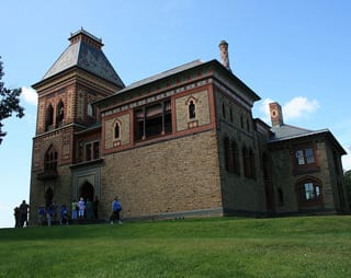 A view of Olana (via flickr.com/pixelnaiad)