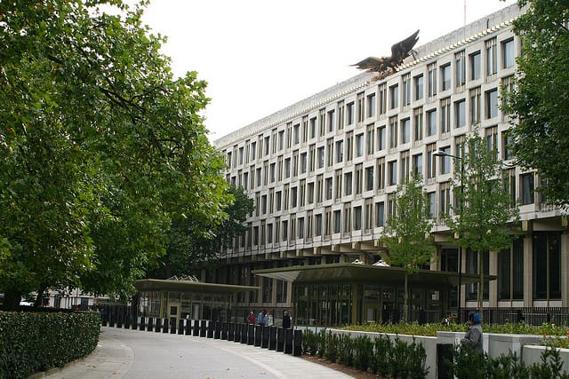 The current US embassy in London (photograph by Dilettantio, via Flickr)