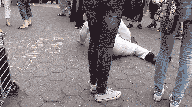 (gif from YouTube video, Hrag Vartanian/Hyperallergic)