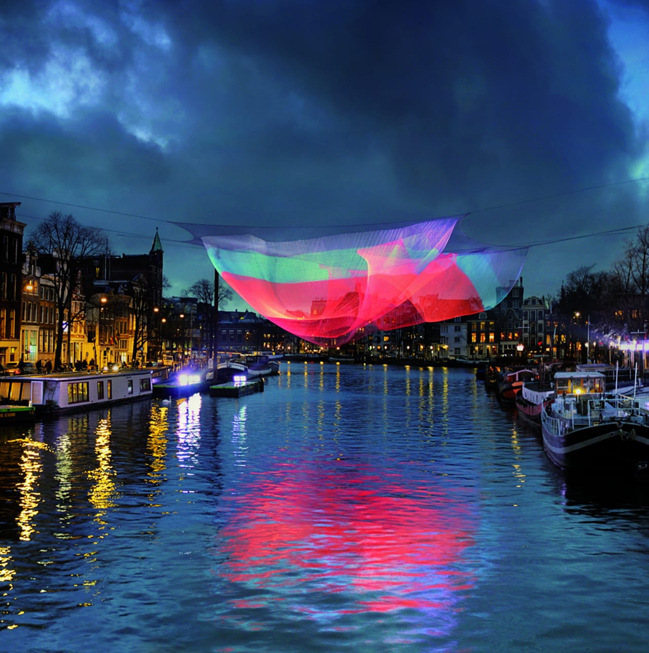 Janet Echelman, l.26 Amsterdam, 2012–13. Amsterdam, Netherlands. Spectra fibre, high-tenacity polyester fibre, lighting. Net: 80 x 60 x 30 ft. Image credit: Photograph by Ben Visbeek