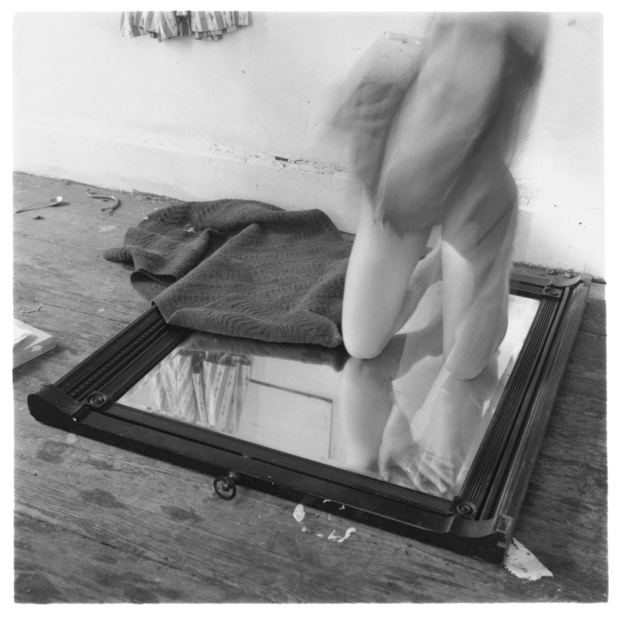 Francesca Woodman, "Untitled, Providence, Rhode Island" (1976), gelatin silver estate print, 20.3 x 25.4 cm (8 x 10 in) (click to enlarge)