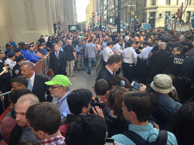 The crowd (photo by Mostafa Heddaya/Hyperallergic)