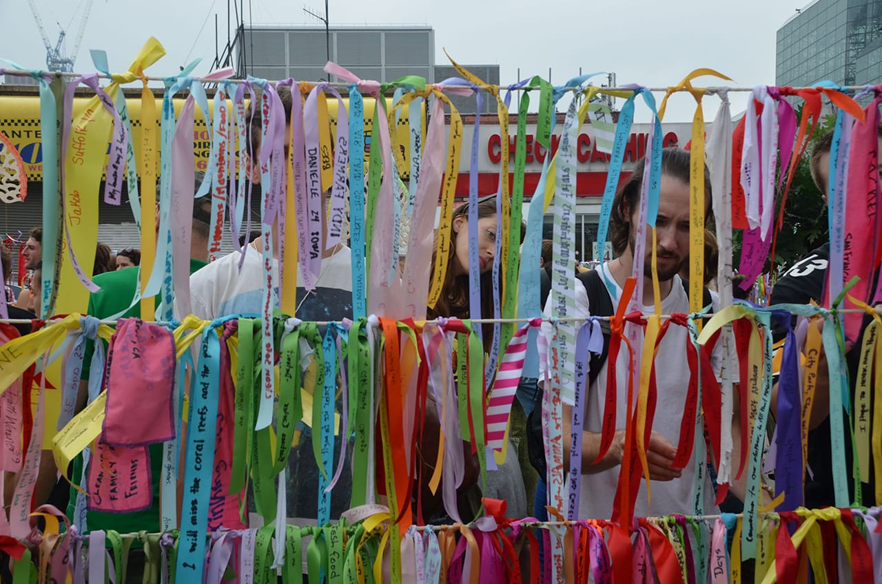 leaving-messages-in-climate-ribbon-grove1280