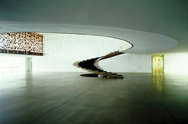 Caio Reisewitz, "Ministério das Relações Exteriores (Palácio do Itamaraty)" (2005) (courtesy Luciana Brito Galeria, São Paulo, © Caio Reisewitz)