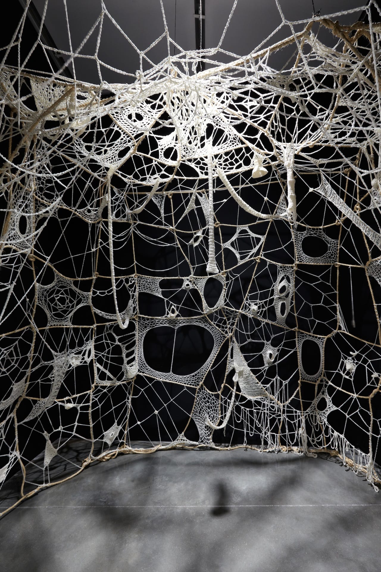 Faith Wilding Crocheted Environment, 1972/1995 Woolworth’s Sweetheart acrylic yarn and sisal rope 108 x 108 x 108 inches 274 x 274 x 274 cm The Institute of Contemporary Art/Boston Gift of the artist ©Charles Mayer