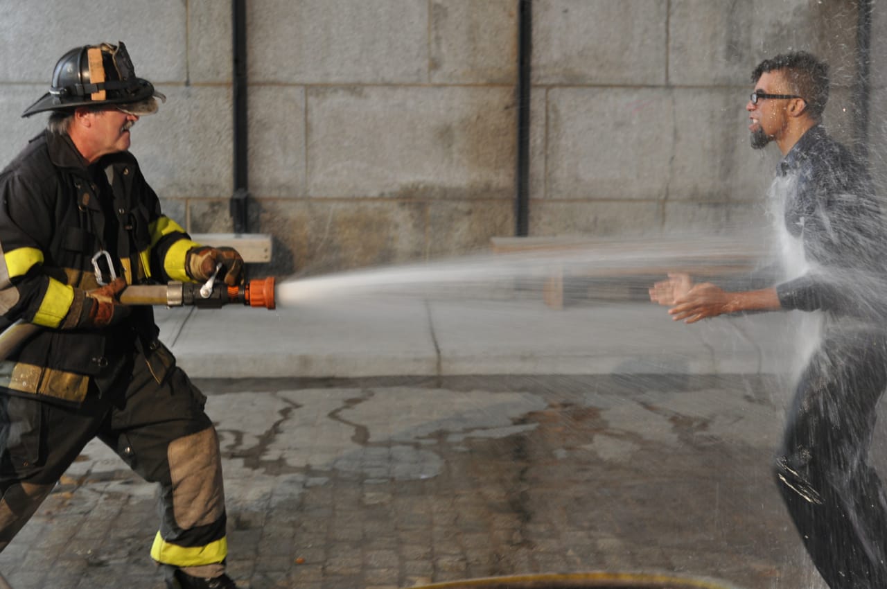 Dread Scott performing … under the Manhattan Bridge (all photos by the author for Hyperallergic)