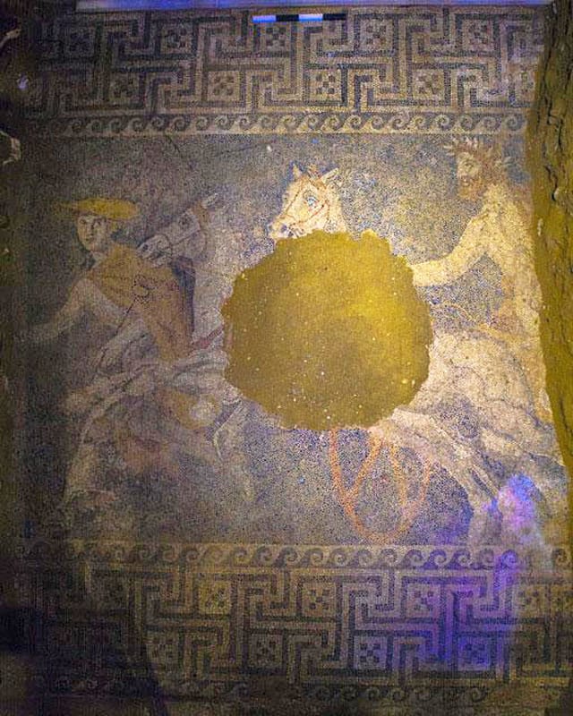 The newly discovered mosaic in the Kasta tomb in Amphipolis (all images via theamphipolistomb.com)