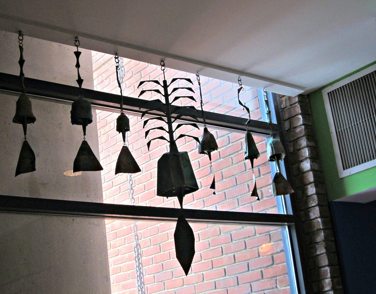 Arcosanti Metal Foundry, "7 Paolo Soleri Windbells" (2014), bronze with patina finish (photograph by the author for Hyperallergic)