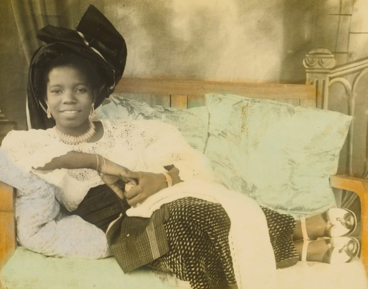 Reclining young lady Hand-colored photograph by Chief S.O. Alonge, c. 1950 Benin City, Nigeria Chief Solomon Osagie Alonge Collection EEPA 2009-007 National Museum of African Art Smithsonian Institution, Chief S.O. Alonge: Photographer to the Royal Court of Benin, Nigeria