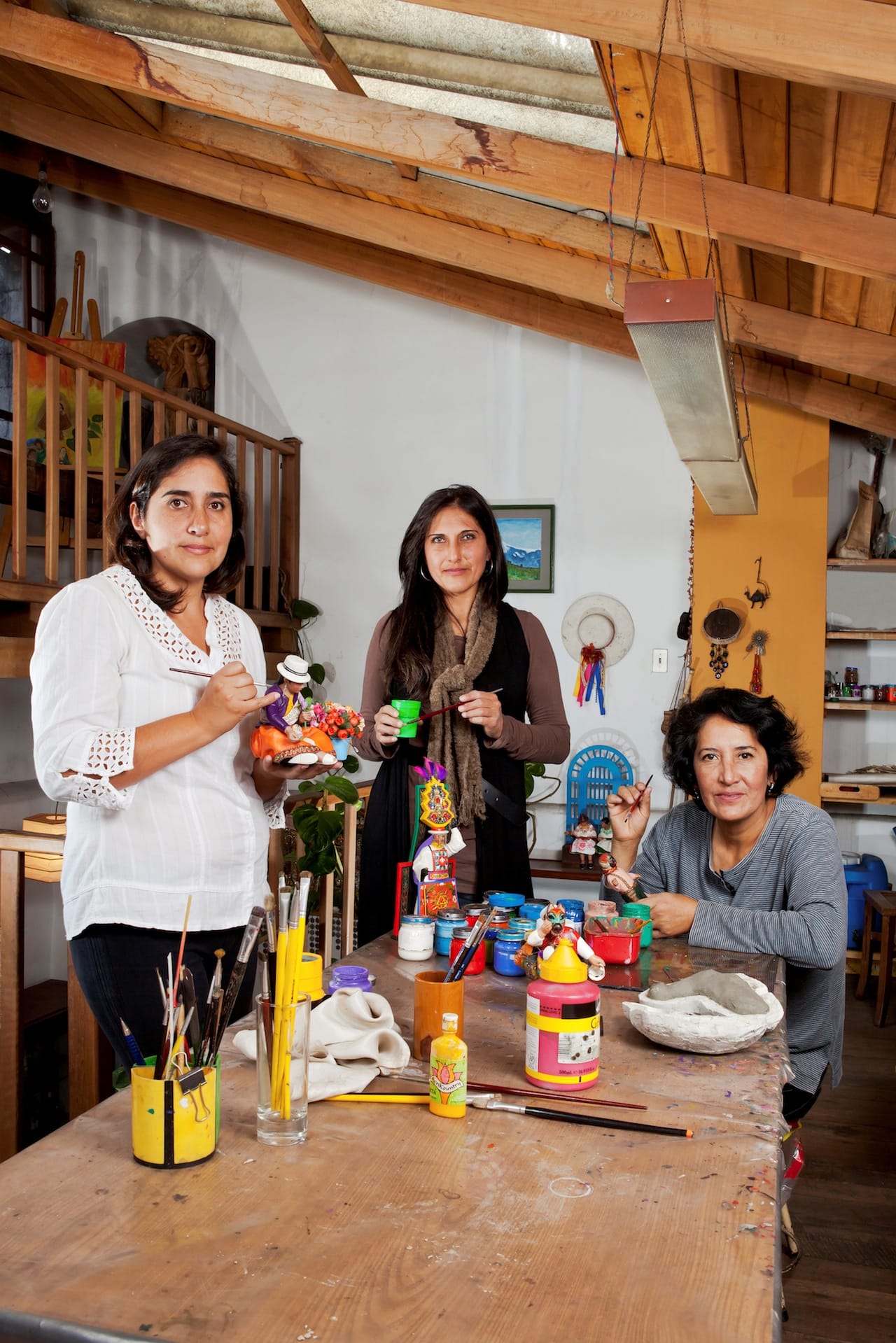 Mary, Victoria and Marcia Vásconez Roldán. Quito, Ecaudor. Image Courtesy of Fomento Cultural Banamex, A.C.