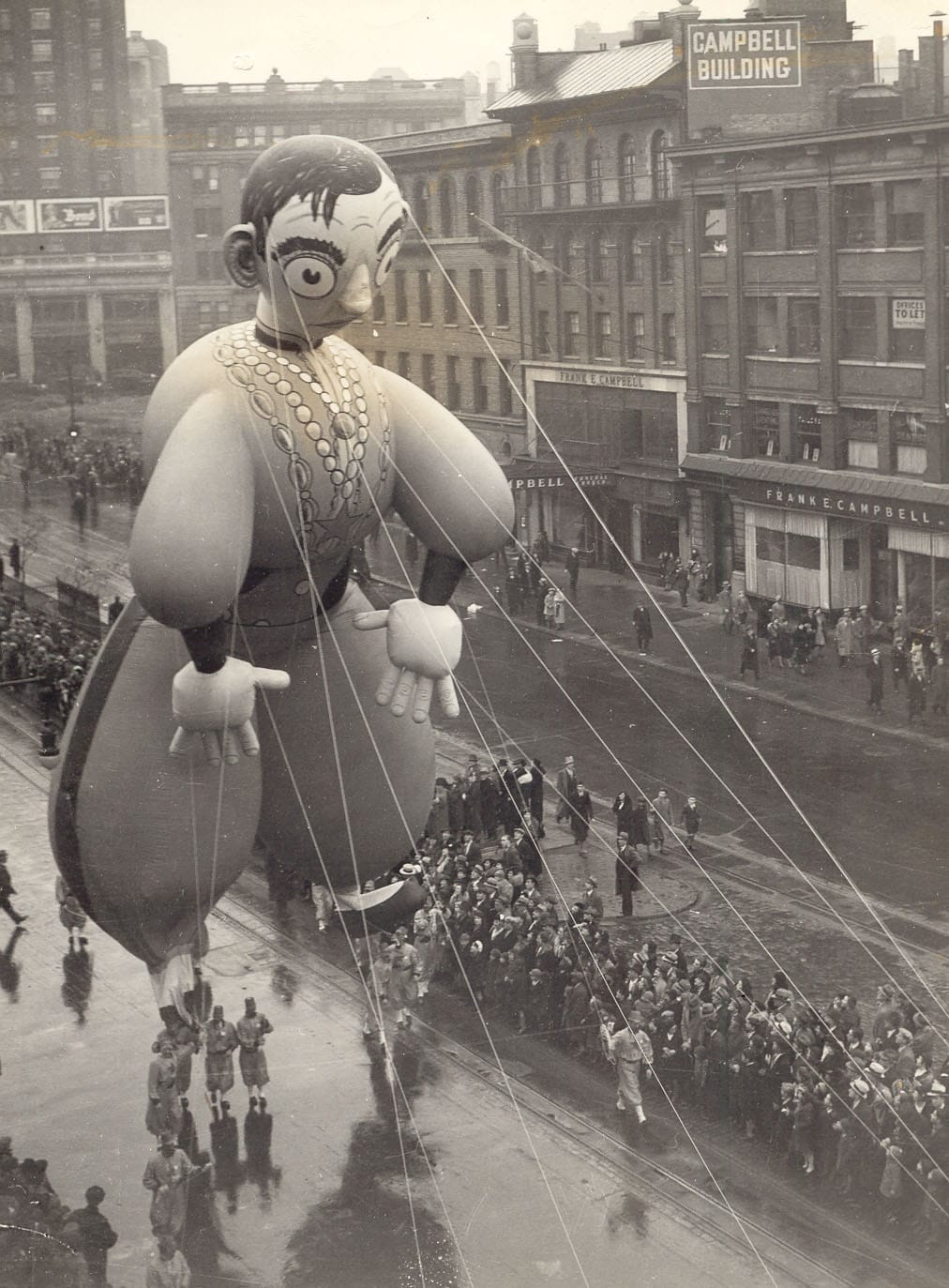 Eddie Cantor balloon in the 1934 Macy's Thanksgiving Day parade (via Curbed)