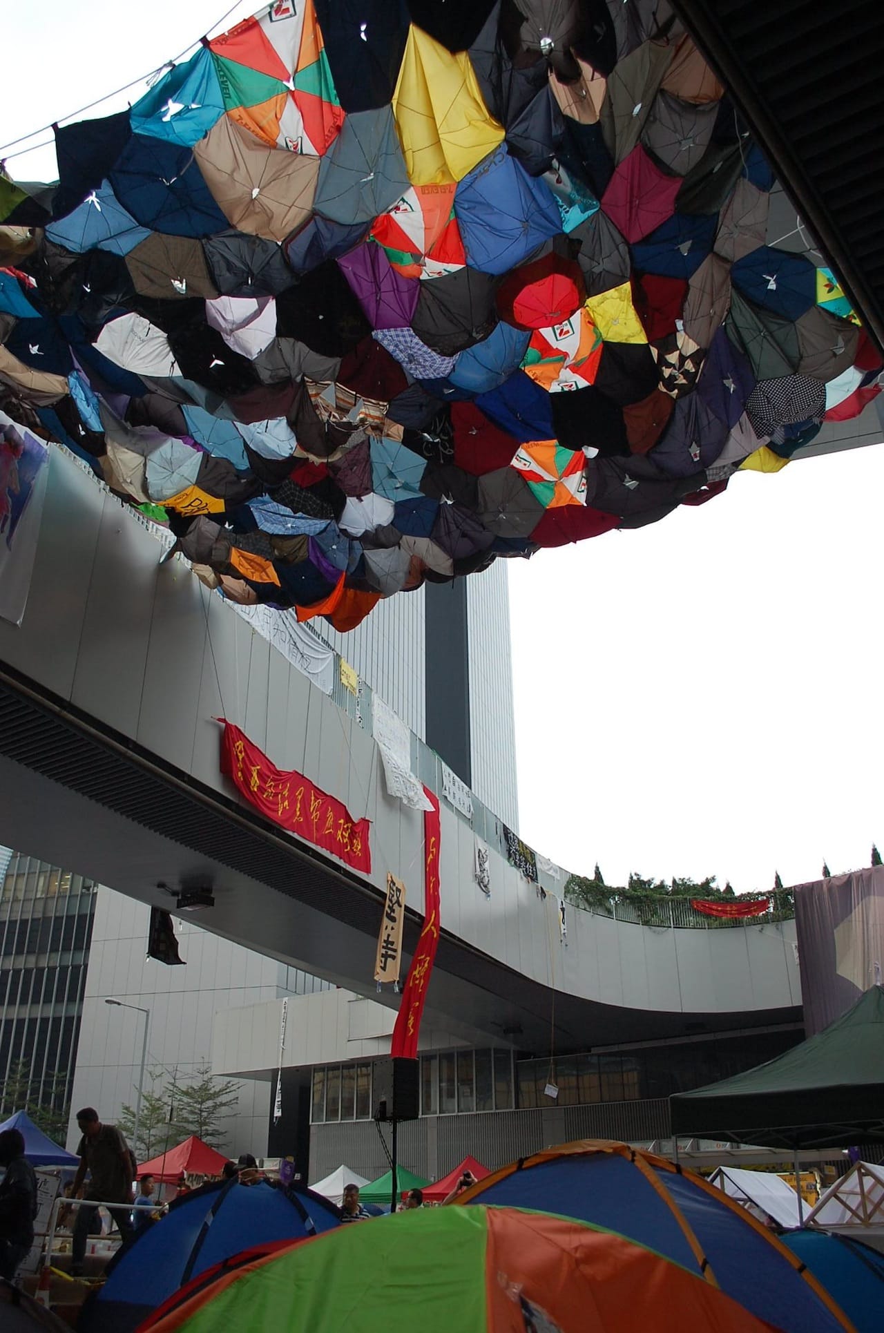 A patchwork canopy in Hong Kong (Image via Wikimedia) 