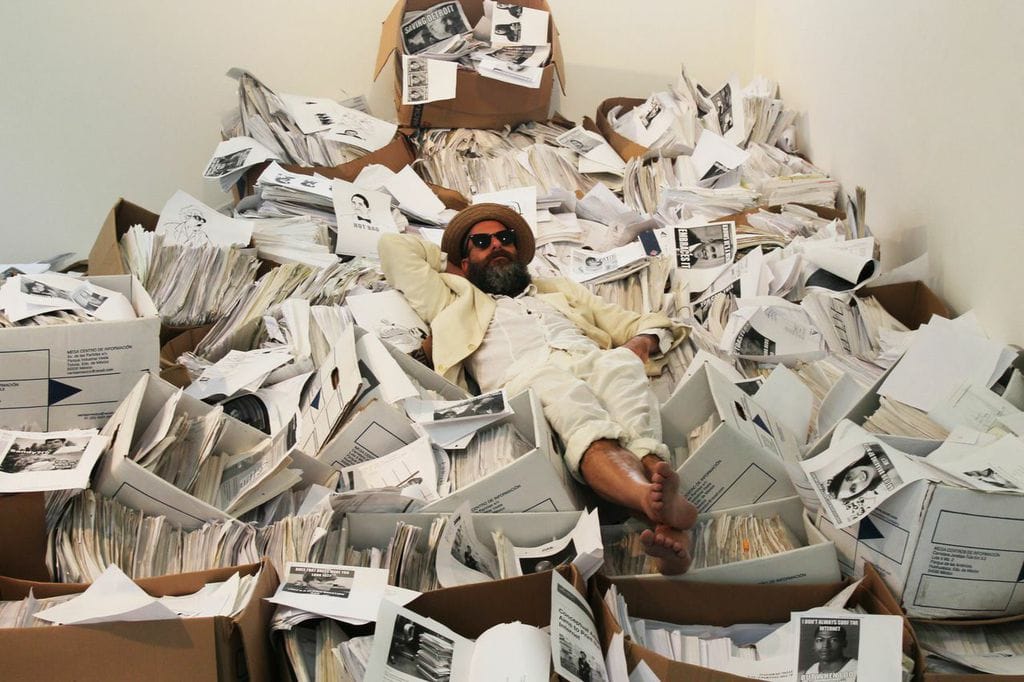 Kenneth Goldsmith, Printing Out the Internet (2013) (photo Marisol Rodriguez)