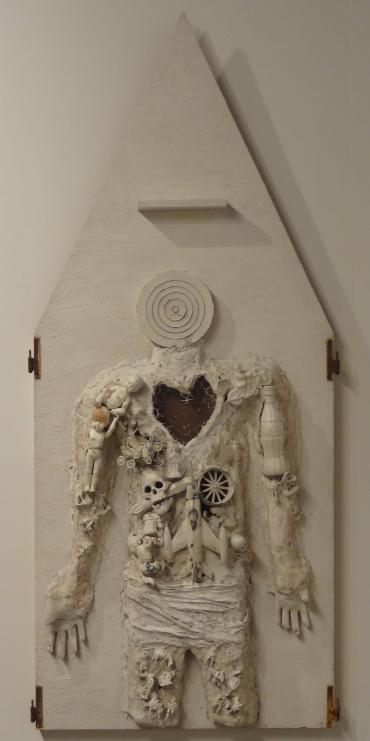 Niki de Saint Phalle, "Assemblage (Figure with Dartboard Head)" (circa 1962)