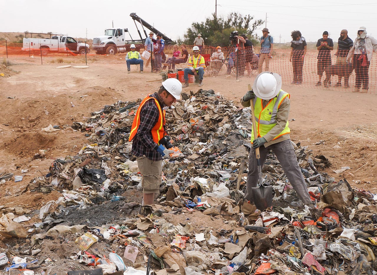 Atari dig in Alamogordo, New Mexico (photograph by Taylorhatmaker, via Wikimedia)