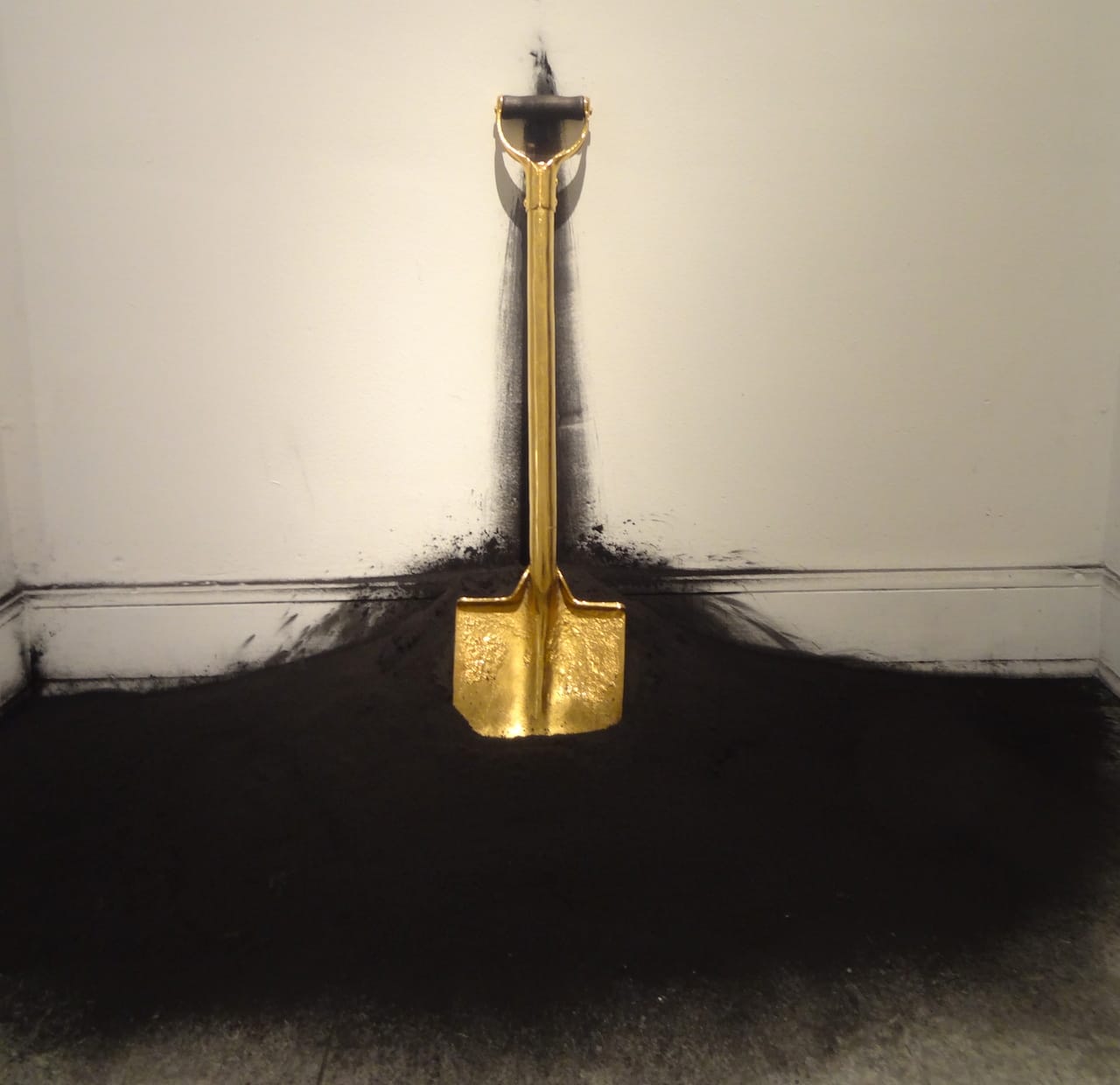Robin Rhode, "Spade" (2007) in 'GOLD' at the Bass Museum of Art