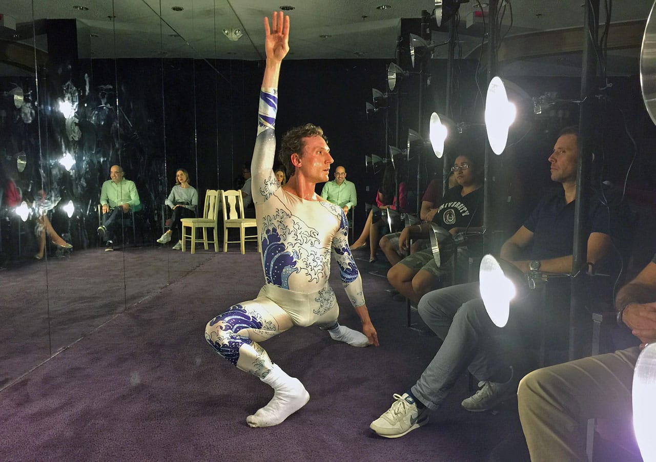 A performer in a Hokusai-inspired leotard dances for his small audience. (all photos by the author for Hyperallergic)