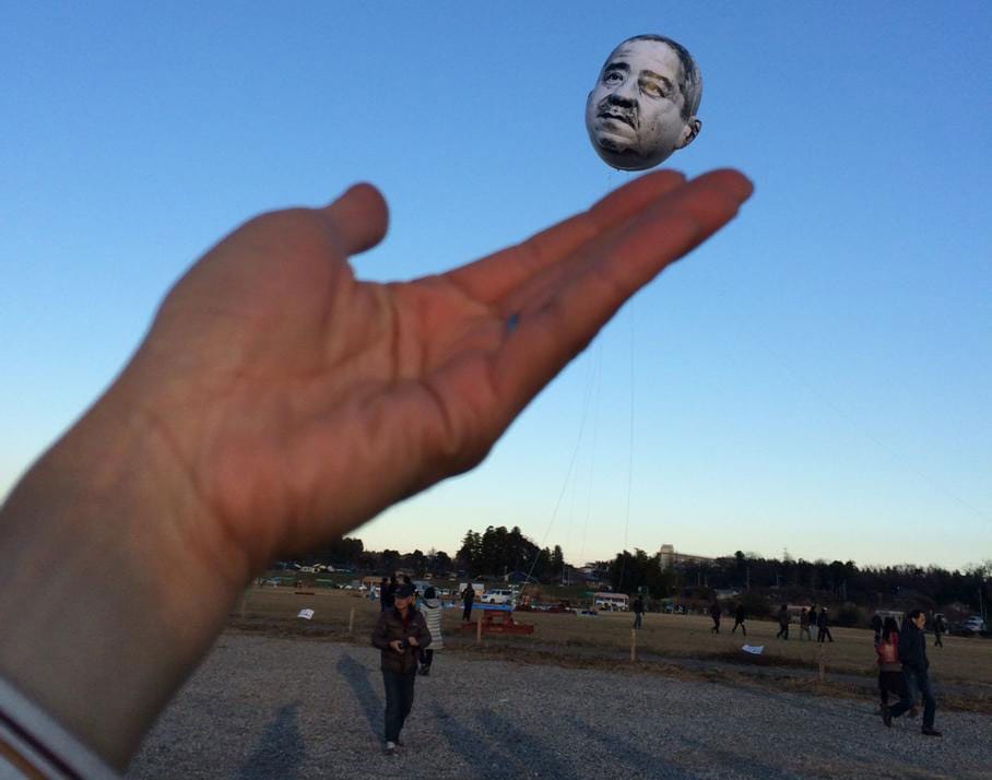 On December 13, art trio Me (目), in collaboration with the Utsunomiya Museum of Art, created a gigantic balloon painted in the likeness of a local ojisan (old man) and then inflated to create “The Day an Ojisan’s Face Floated in the Sky” (おじさんの顔が空に浮かぶ日). (via Spoon and Tamago)