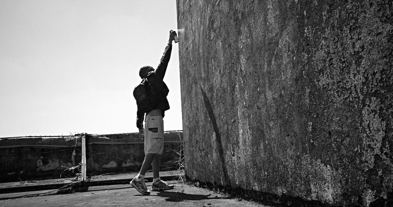 A film still from Pixadores (Image courtesy of Amir Arsames Escandari)