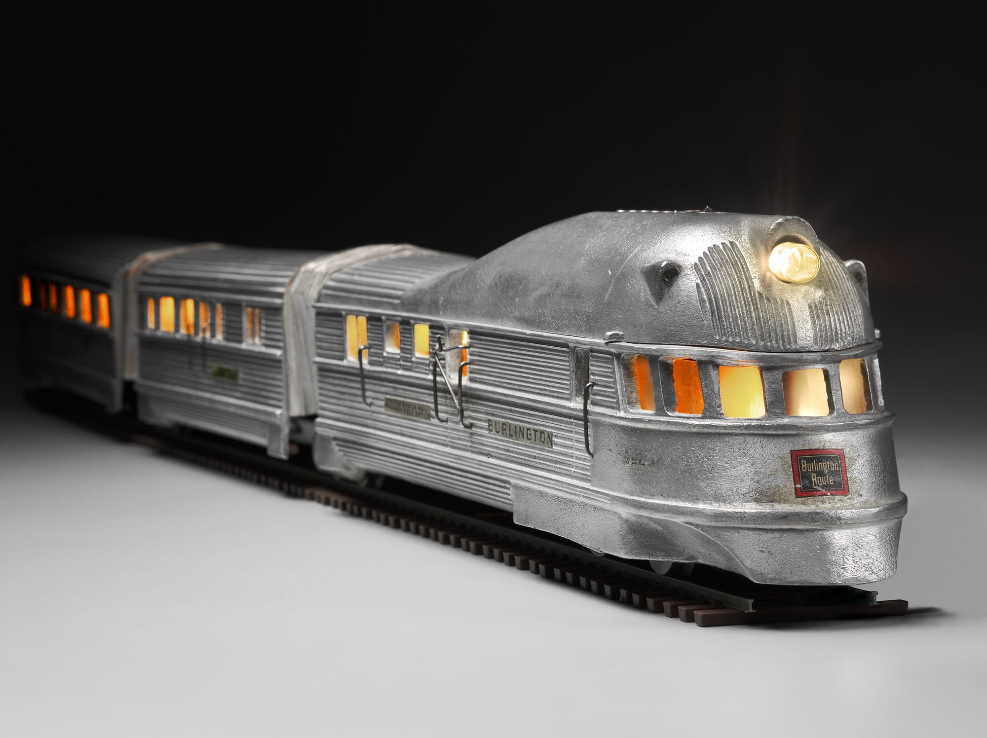 Burlington Zephyr electric train model, Made by Western Coil and Electric Company after the original train manufactured by Edward G. Budd Manufacturing Company, Designed 1934, made 1934–40, Cast aluminum, plastic, electrical components, Jean S. and Frederic A. Sharf Collection (Courtesy of the Museum of Fine Arts, Boston)