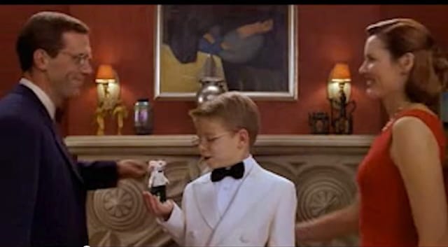 Róbert Berény's "Sleeping Lady with Black Vase" in the background of the 1999 Hollywood movie 'Stuart Little' (screenshot via YouTube)