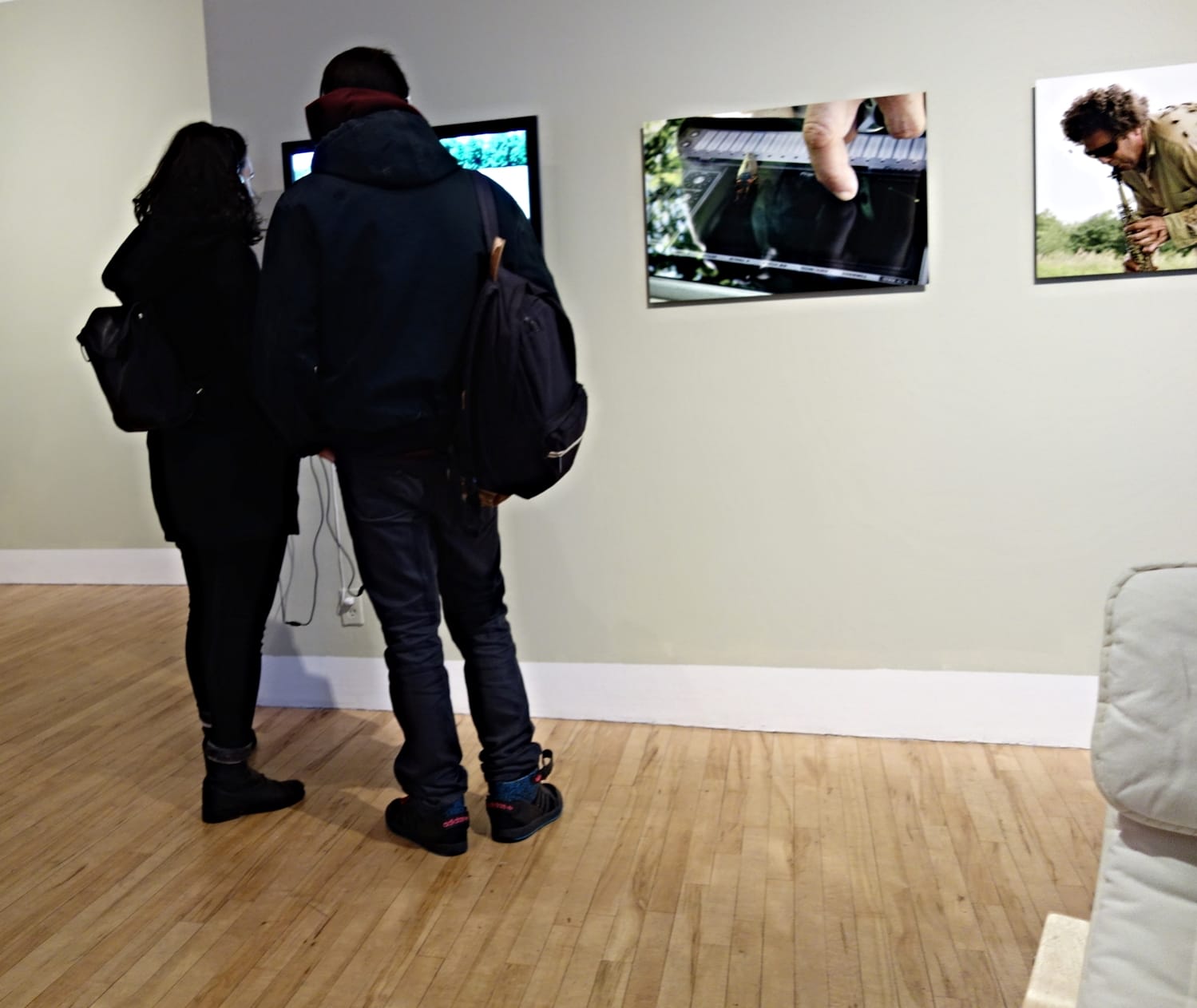 Viewing "Bug Music: David Rothenberg's Insect Choir" (2013) in 'FOOT NOTES' (photograph by the author for Hyperallergic)