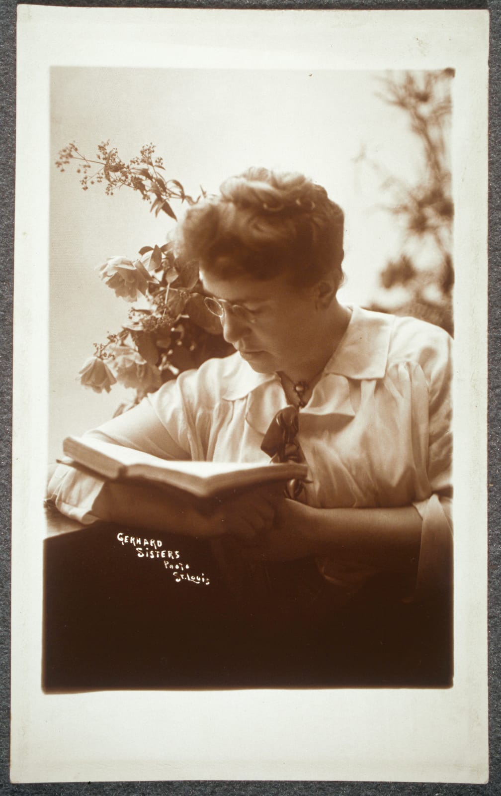 Portrait of Emma Goldman (1910-17) (Gerhard Sisters Photo, via Schlesinger Library at Harvard)
