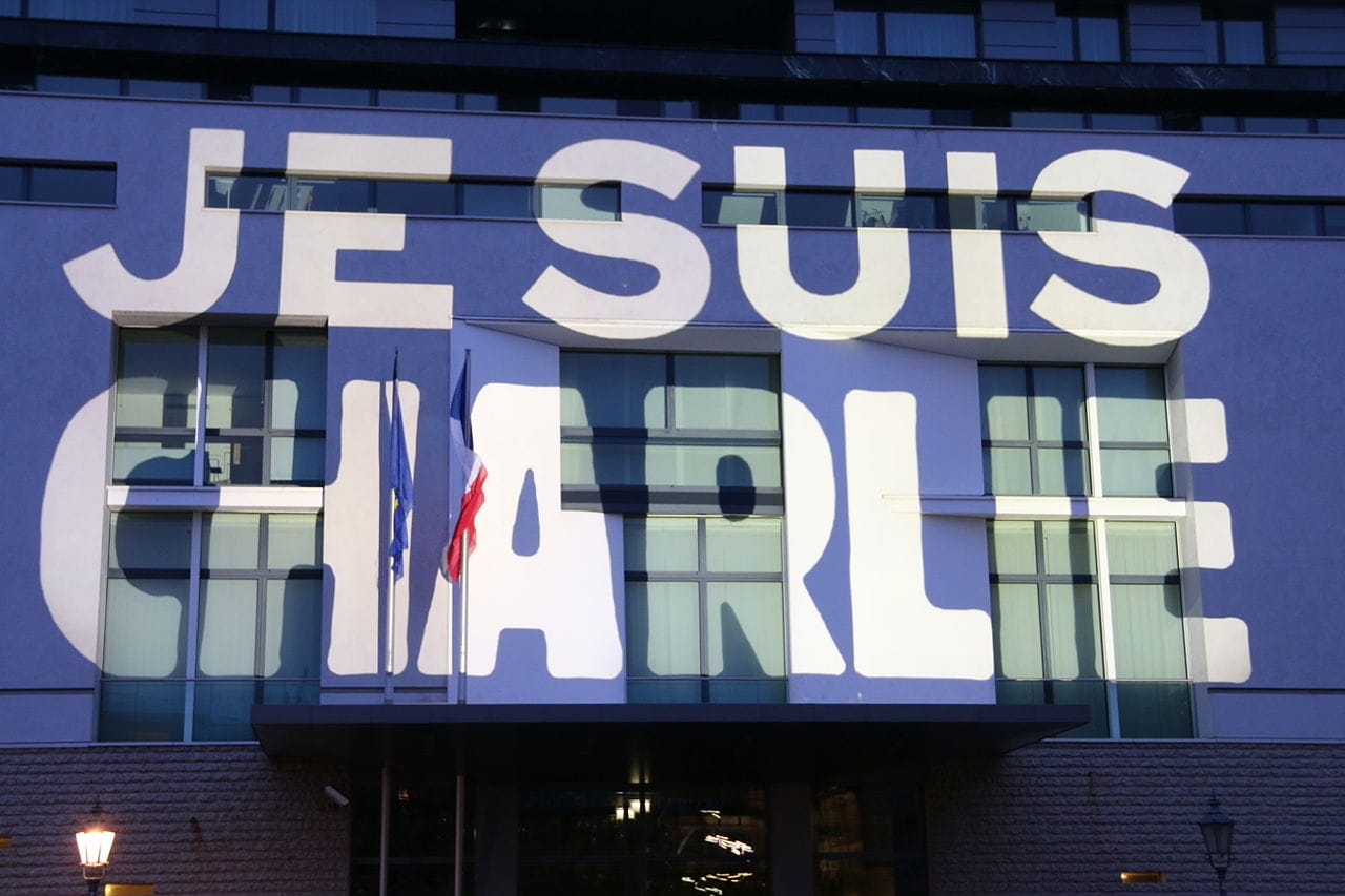 Projection on the French embassy in Berlin during a demonstration on January 11, 2015 (photo via Wikimedia Commons)