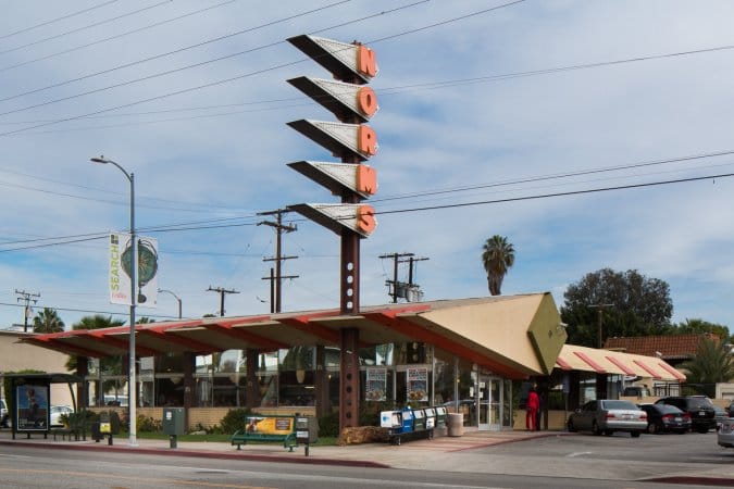 Norms Coffee Shop on La Cienega (via laconservancy.org, photo by Hunter Kerhart)