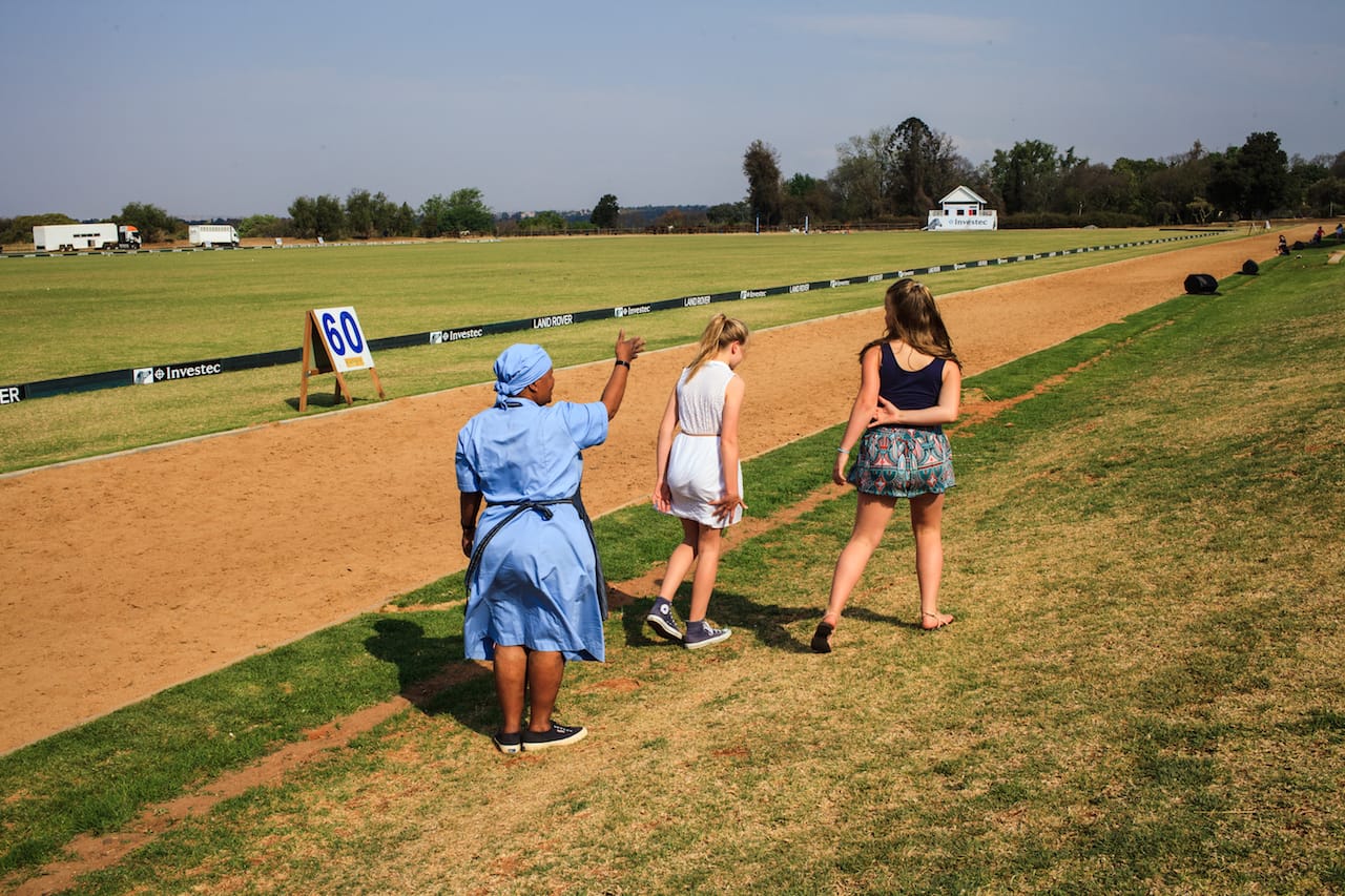 Domestic worker at Inanda club in Sandton, 2014. © Sipho Mpongo.