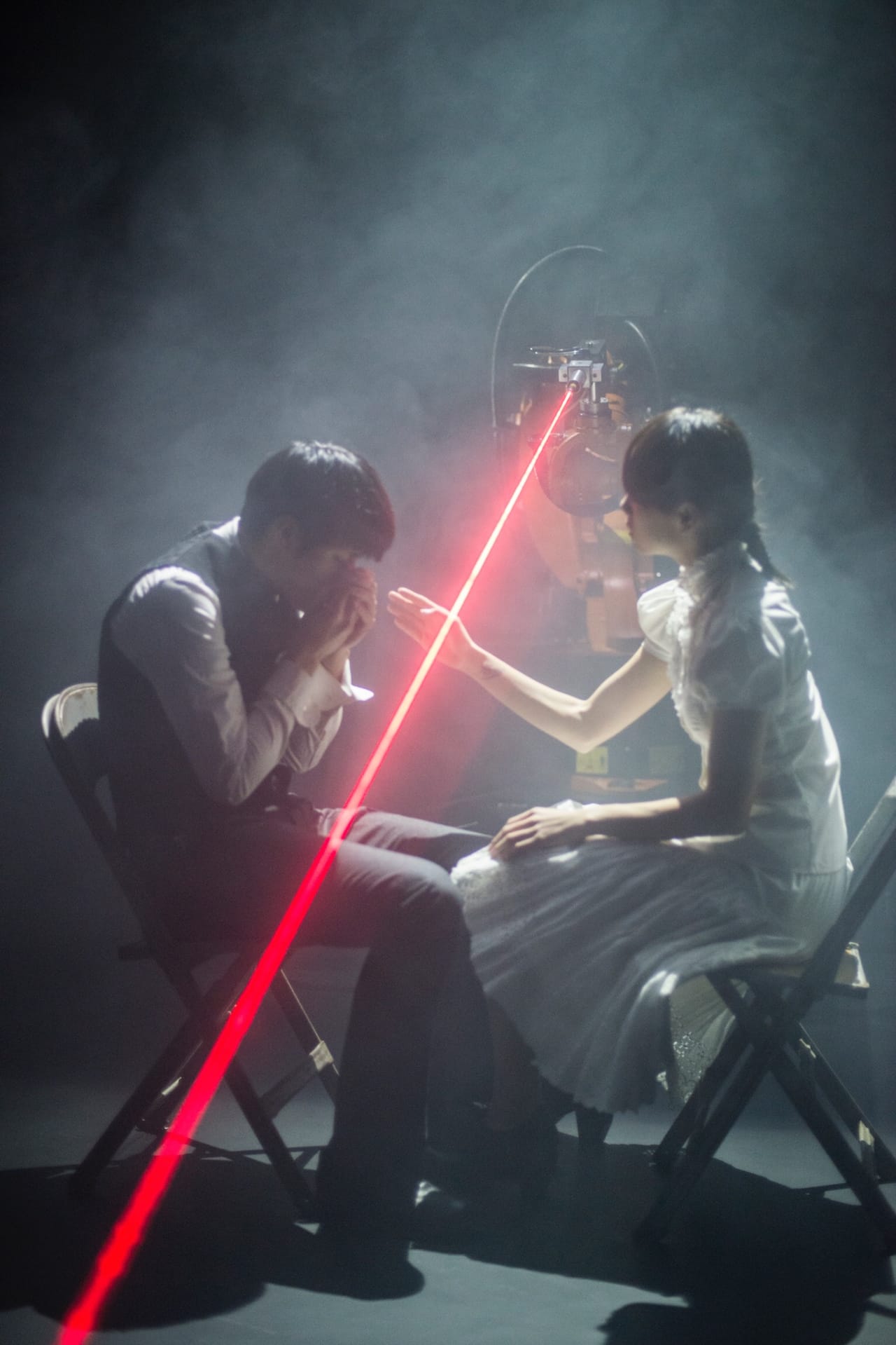 Lin Jou-Wen, Hu Chien, and KUKA the robot in 'Huang Yi & KUKA' at 3LD Art & Technology Center (photo by Mingzhe Wang)