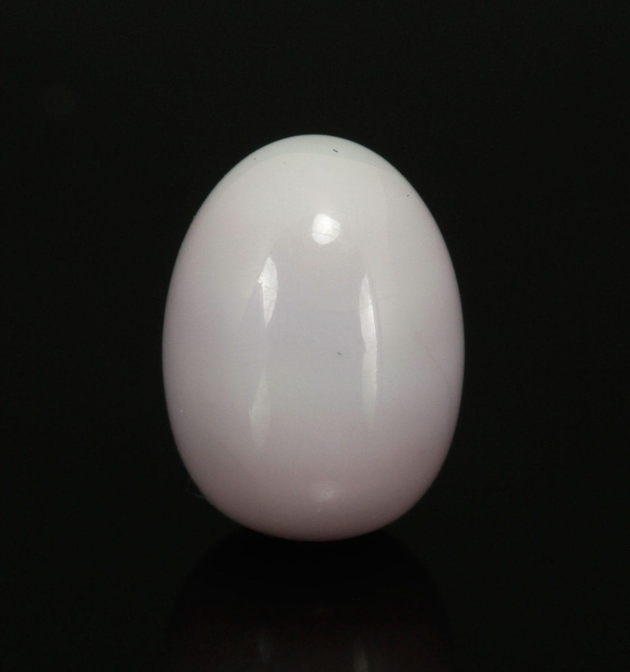 Mike Serino's single lavender quahog pearl is estimated to fetch between $10,000–15,000 at Kaminski Auctions. (photo courtesy Kaminski Auctions)