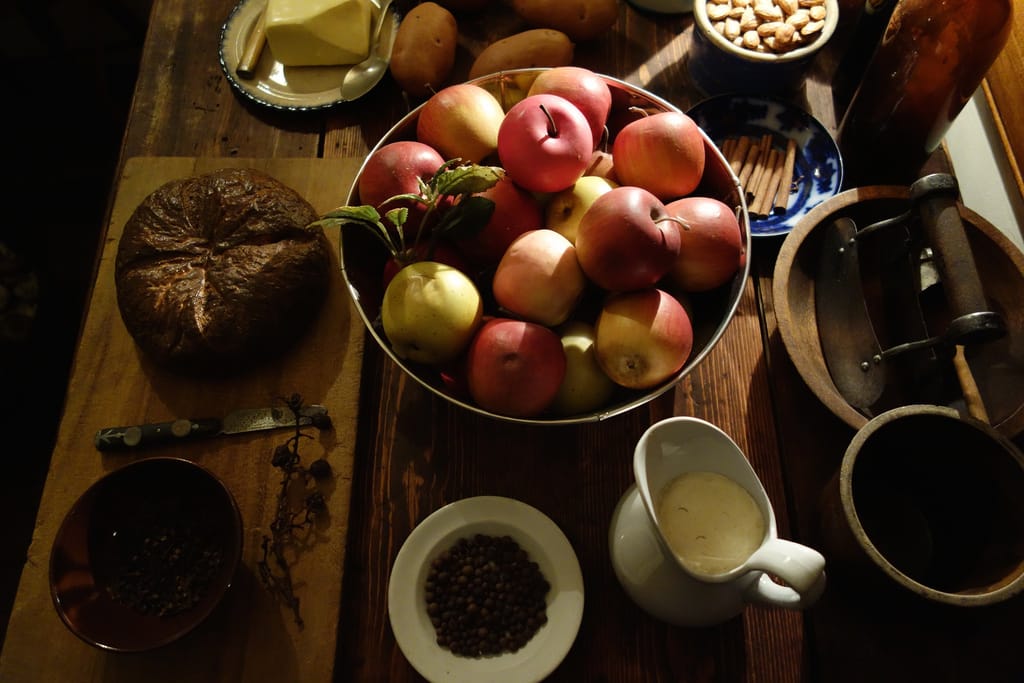 Food preparation in the back room of the 19th-century German saloon